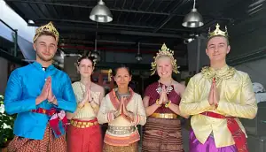 ThaiIntro9Day_templesandtuktuks.original.jpg